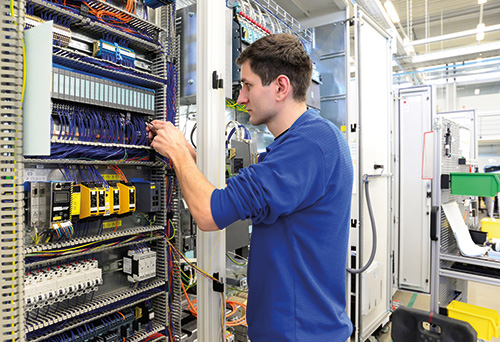 Elektroniker/in für Gebäude- und Infrastruktursysteme