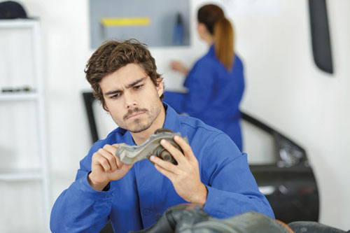 Karosserie- und Fahrzeugbaumechaniker/in - Karosserie- und Fahrzeugbautechnik Karosserie- und Fahrzeugbaumechaniker/in - Karosserie- und Fahrzeugbautechnik