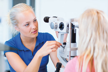 Augenoptiker/in 