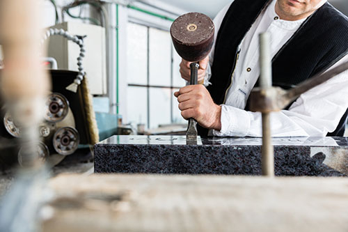 Steinmetz/in und Steinbildhauer/in - Steinmetzarbeiten(m/w/d)