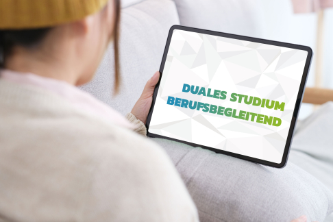 Berufsbegleitendes duales Studium - adpic