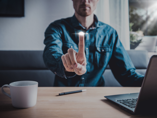 Reichweite im Azubi-Recruiting: Warum viele Klicks nicht automatisch Bewerbungen bringen | &copy; adpic