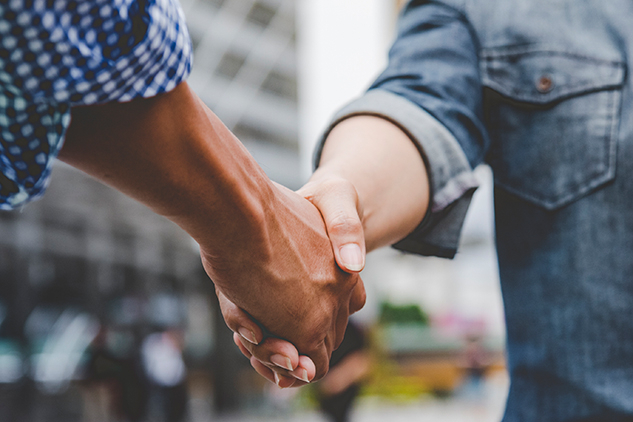 Azubi-Recruiting mit eigenen Mitarbeitern | © adpic