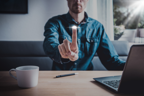 Reichweite im Azubi-Recruiting: Warum viele Klicks nicht automatisch Bewerbungen bringen - adpic