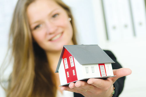 Immobilienkaufmann/-frau(m/w/d) Immobilienkaufmann/-frau(m/w/d)