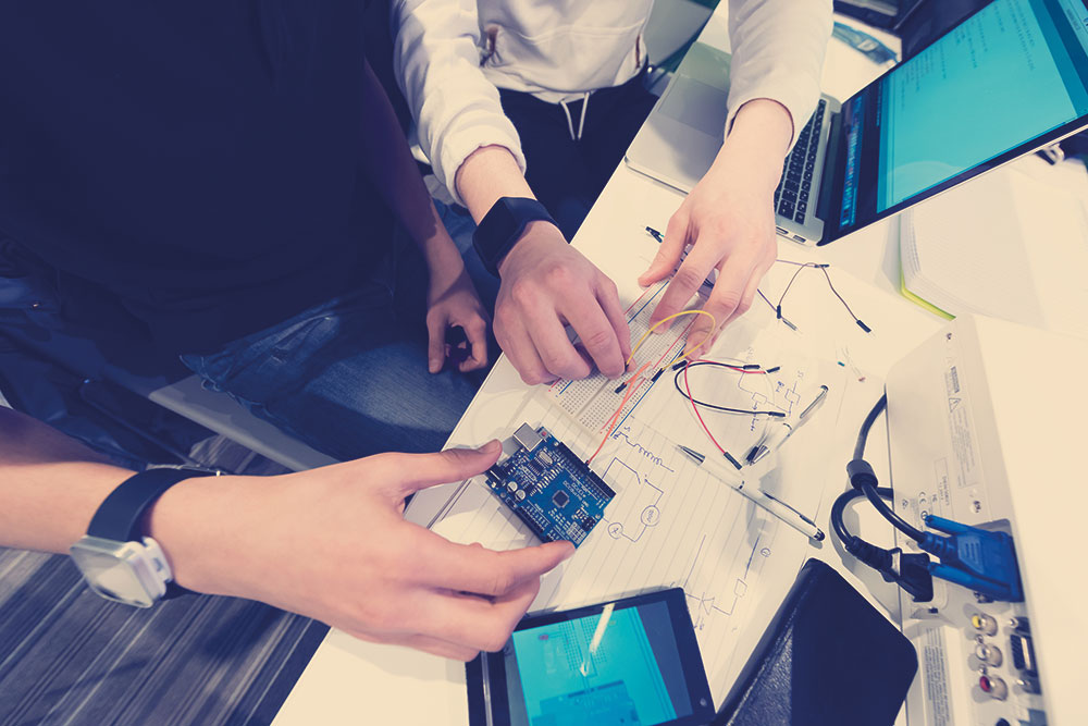 Duales Studium Elektrotechnik  Infos & freie Plätze in deiner Region